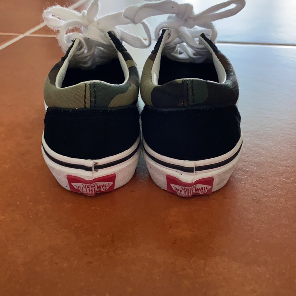 Vans - Picture 4 of 6